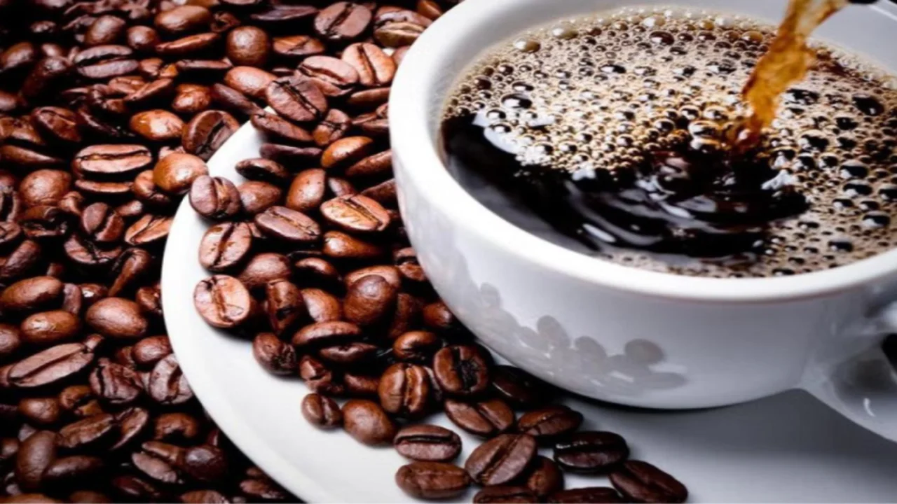 “اوعى تشربها على معدة فارغة” تعرف على أضرار تناول القهوة على الريق
