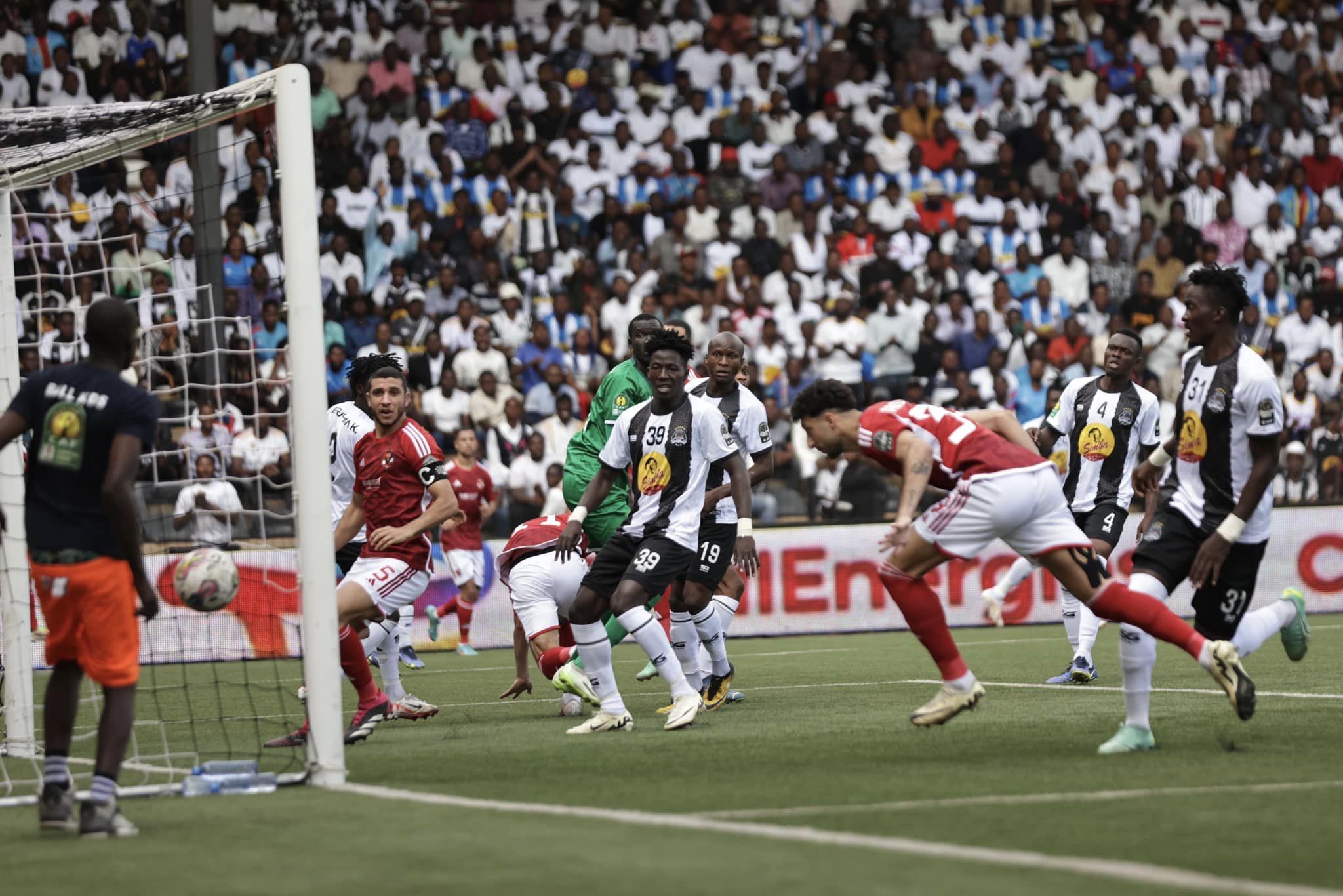 الفار يلغي هدفًا لمازيمبي أمام الأهلي
