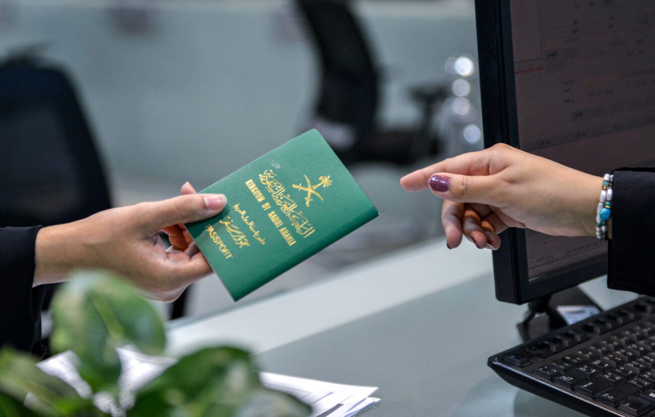خطوات تجديد جواز السفر في السعودية للتابعين 2024 ورسوم التجديد.. “الجوازات” توضح