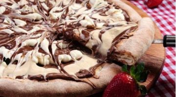 وصفة المحلات بيتزا شوكولاته بعجينة هشة حلويات ناجحة قطنية