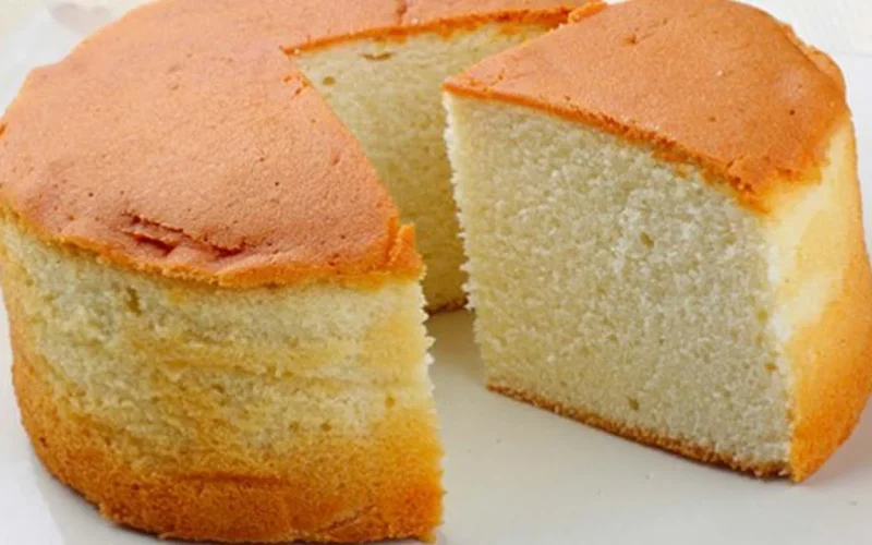 بكل سهولة طريقة عمل الكيكة الاسفنجية المرتفعة الهشة بمقادير سهلة وناجحة وبطعم هش